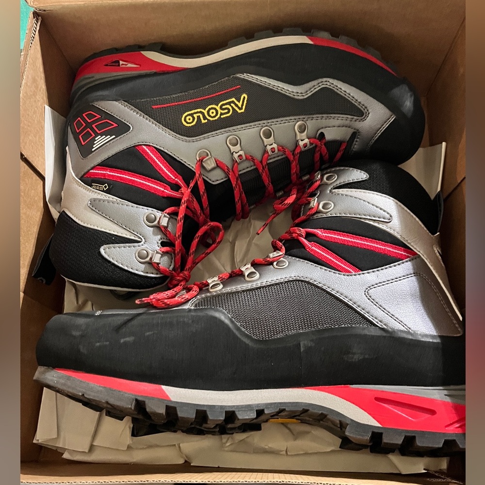 The boots are Asolo Parete Nord GV mountaineering boots. New in box